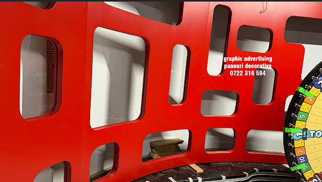 detaliu decor metalic